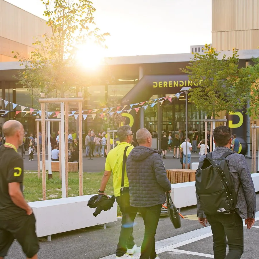 Besucherinnen und Besucher an einem Derendinger-Event